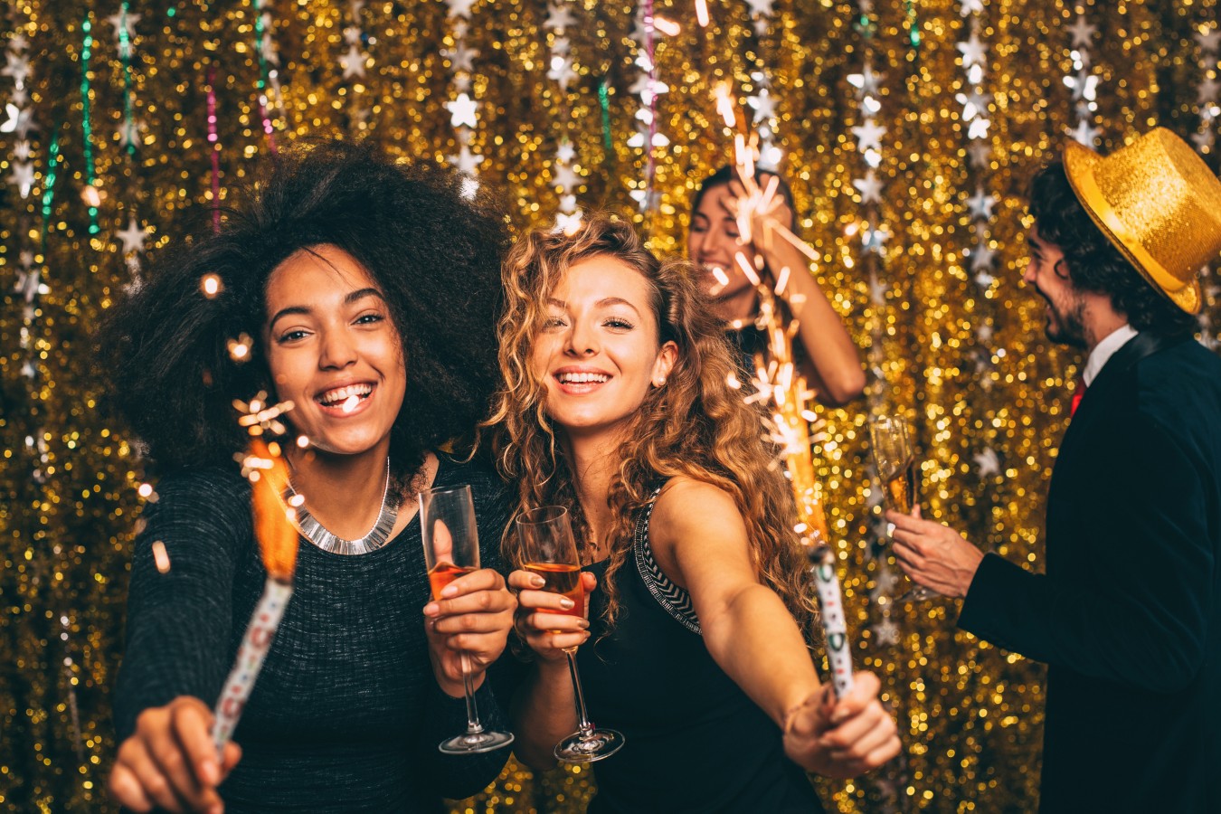 How to Host the Ultimate New Year’s Eve Party Outdoors
